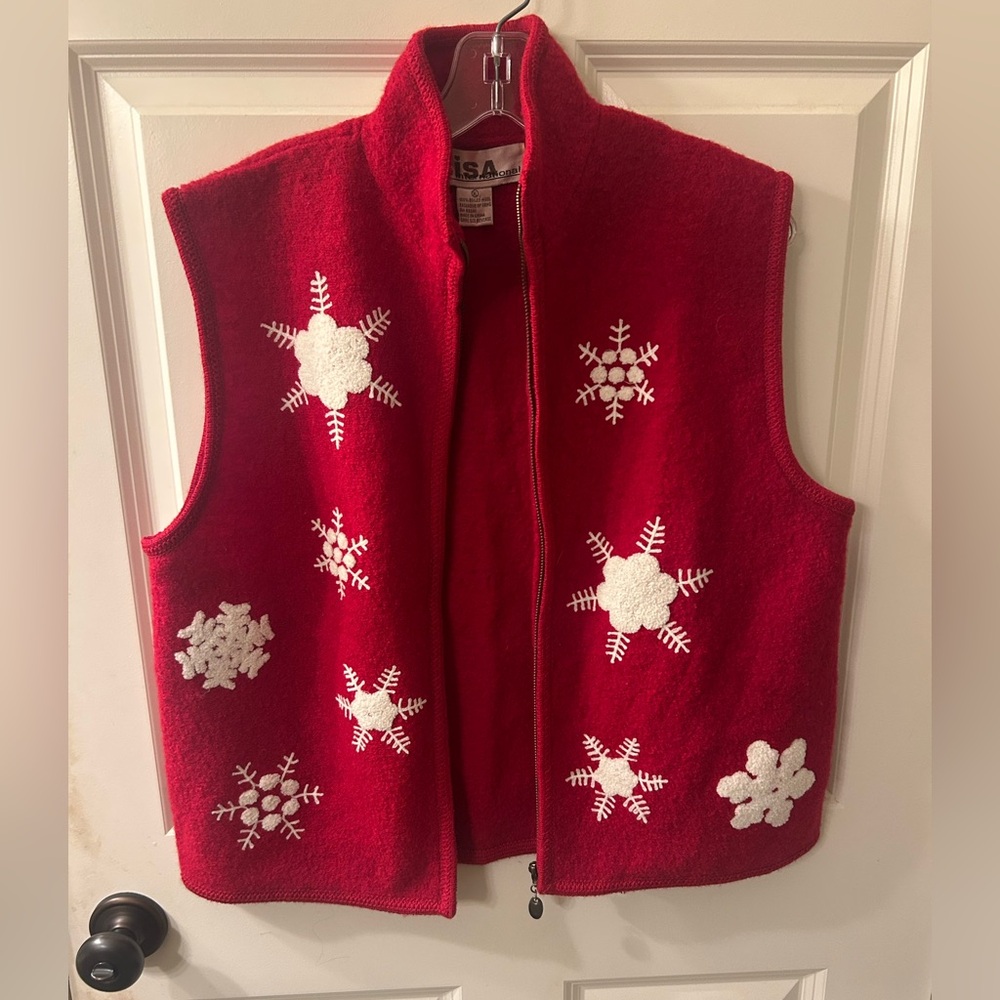 Women’s Lisa International Vibrant Red Vest with Snowflakes Size Large